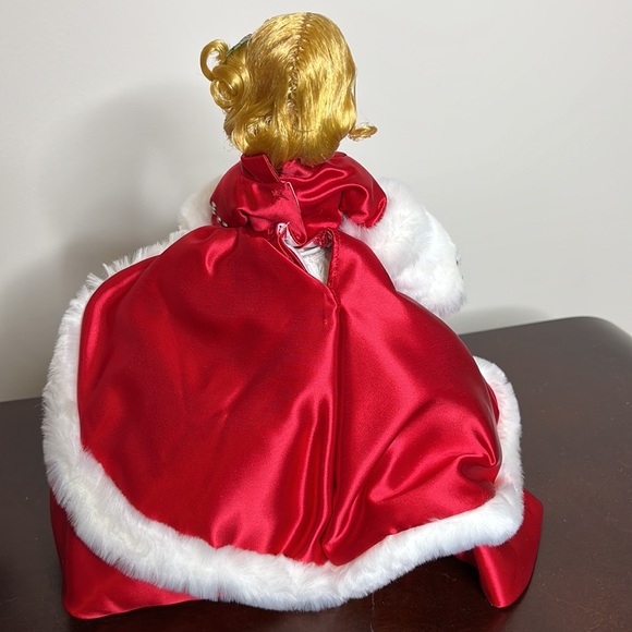 Madame Alexander’s 10” White Christmas Set #15380 - Picture 5 of 11